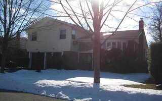 14 Bonnie Dr, Westbury, NY 11590