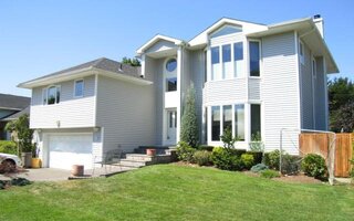 14 Clearland Rd, Syosset, NY 11791