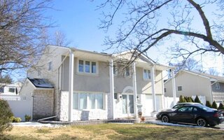 14 Foxwood Rd, Old Bethpage, NY 11804
