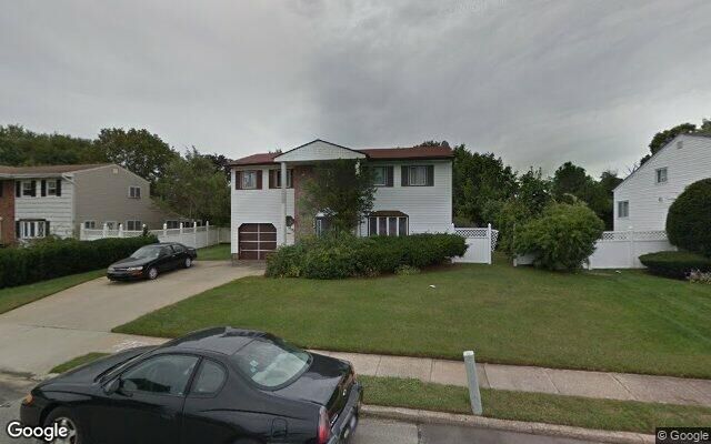 14 Melody Ln, Amityville, NY 11701