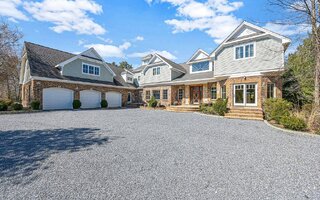14 Red Creek Cir, Hampton Bays, NY 11946