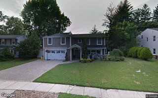 14 Spruce Ln, Syosset, NY 11791