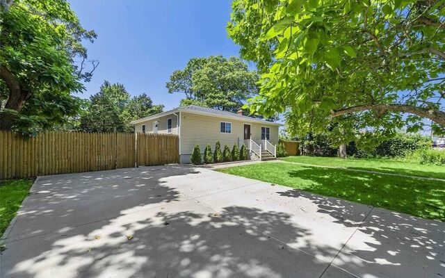 14 Van Buren St, Mastic, NY 11950