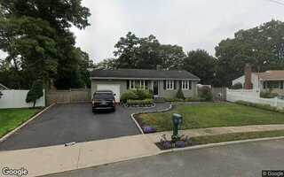 14 Wayside Ln, Selden, NY 11784