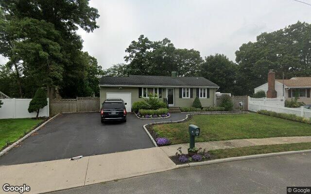 14 Wayside Ln, Selden, NY 11784