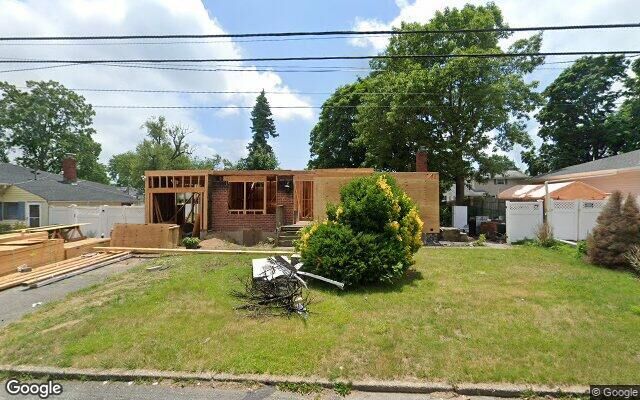 140 Floyd St, Brentwood, NY 11717 (House View)