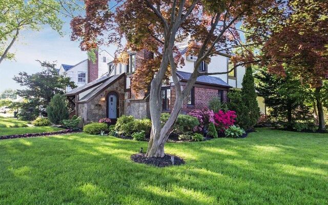 146 Malverne Ave, Malverne, NY 11565 (Yard)