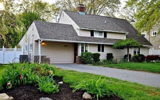 148 Willowood Dr, Wantagh, NY 11793