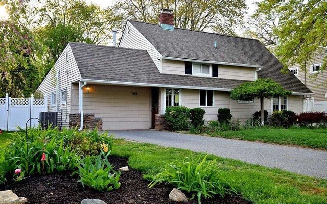 148 Willowood Dr, Wantagh, NY 11793