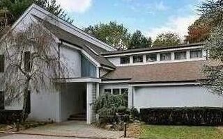 15 Elizabeth Dr, Syosset, NY 11791