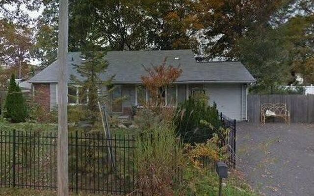 15 Glenwood Ln, Huntington, NY 11743 (House View)