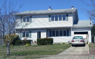 15 Lucille Dr, Sayville, NY 11782