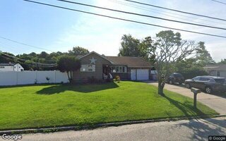 15 Neptune Ave, East Patchogue, NY 11772