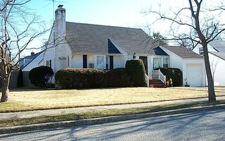 1515 Paul St, North Baldwin, NY 11510