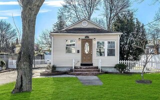 1517 13th St, West Babylon, NY 11704