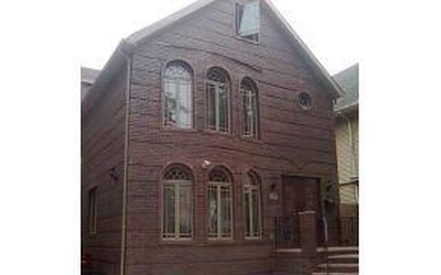 1560 E 17th St, Brooklyn, NY 11230
