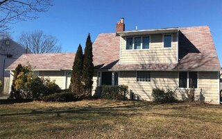 157 Rim Ln, Hicksville, NY 11801