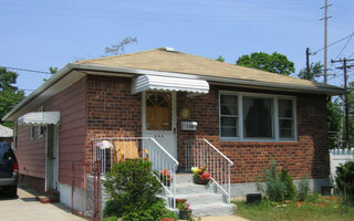 159 Church St, Malverne, NY 11565