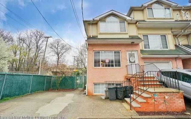 16 Cranberry Ct, Staten Island, NY 10309 (House View)
