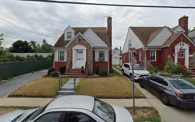 16 Hamilton Ave, Valley Stream, NY 11580 (Porch)