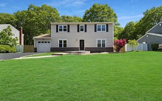 16 Sampson Ave, Islandia, NY 11749