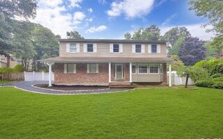 16 Spruce Cir, Farmingville, NY 11738
