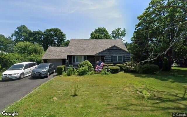 16 Washington St, Sayville, NY 11782