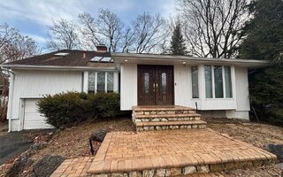 162 Birchwood Park Dr, Jericho, NY 11753
