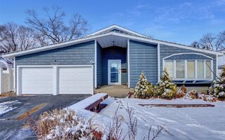 165 Sunflower Ln, Islandia, NY 11749