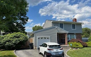 17 Harwood Pl, Melville, NY 11747