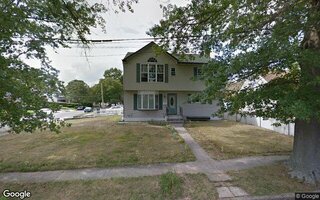 17 Cedar Ln, Amityville, NY 11701