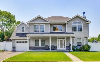 17 Croydon Rd, Amityville, NY 11701