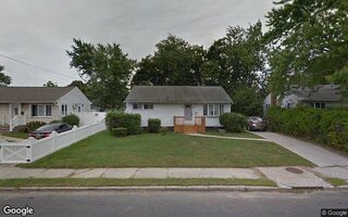 17 Floral Dr, Amityville, NY 11701