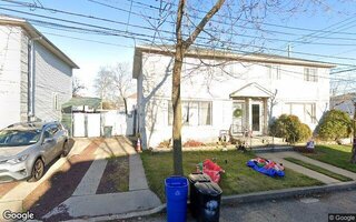 17 Greencroft Ln, Staten Island, NY 10308