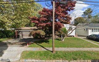 170 Pearl St, Westbury, NY 11590