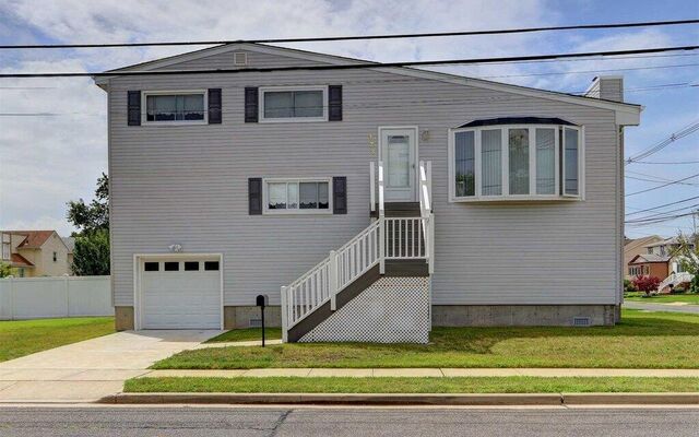 173 Cedar St, Freeport, NY 11520