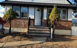 1747 Chestnut St, Merrick, NY 11566