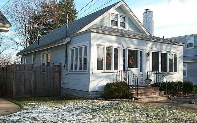 1771 Browning St, North Baldwin, NY 11510