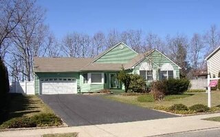 178 Tredwell Ave, Saint James, NY 11780