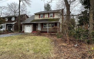 18 Locust Pl, Huntington Station, NY 11746