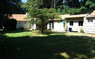 18 N Baldwin Pl, Massapequa, NY 11758