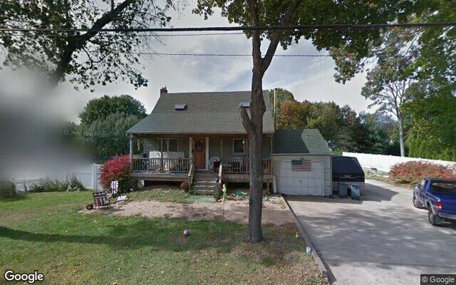 18 Normandy Dr, Northport, NY 11768