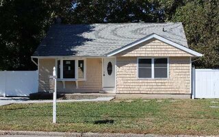 180 Hilltop Dr, Brentwood, NY 11717