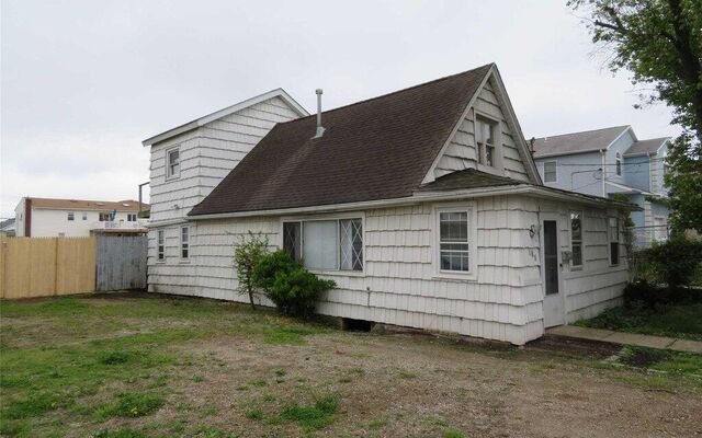 185 Sportsmans Ave, Freeport, NY 11520