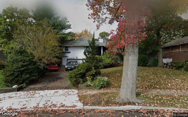 189 Evergreen Dr, Westbury, NY 11590