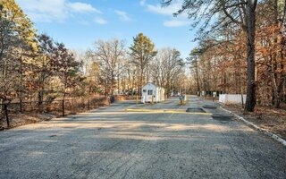 189 Hill Cir, Calverton, NY 11933