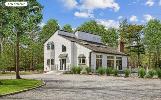 19 Indian Pipe Dr, Quogue, NY 11959