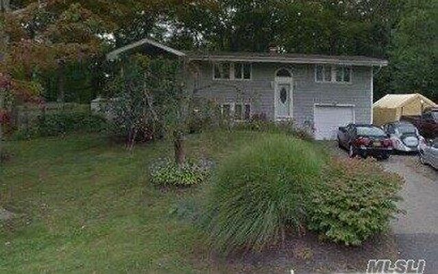 19 Arrowhead Ln, East Setauket, NY 11733