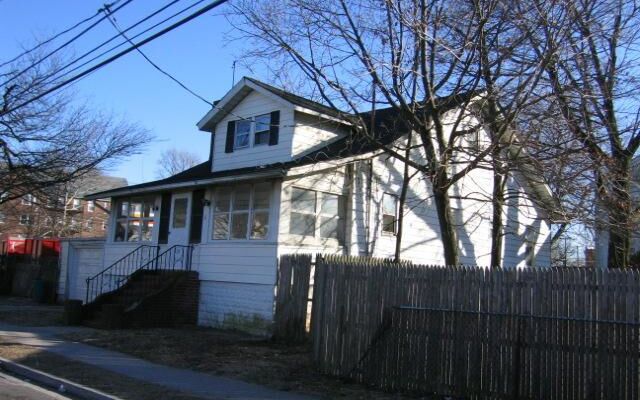 19 Edna Ct, Baldwin, NY 11510 (Porch)