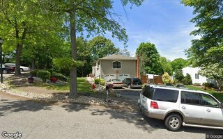 19 Kathy Ct, Northport, NY 11768